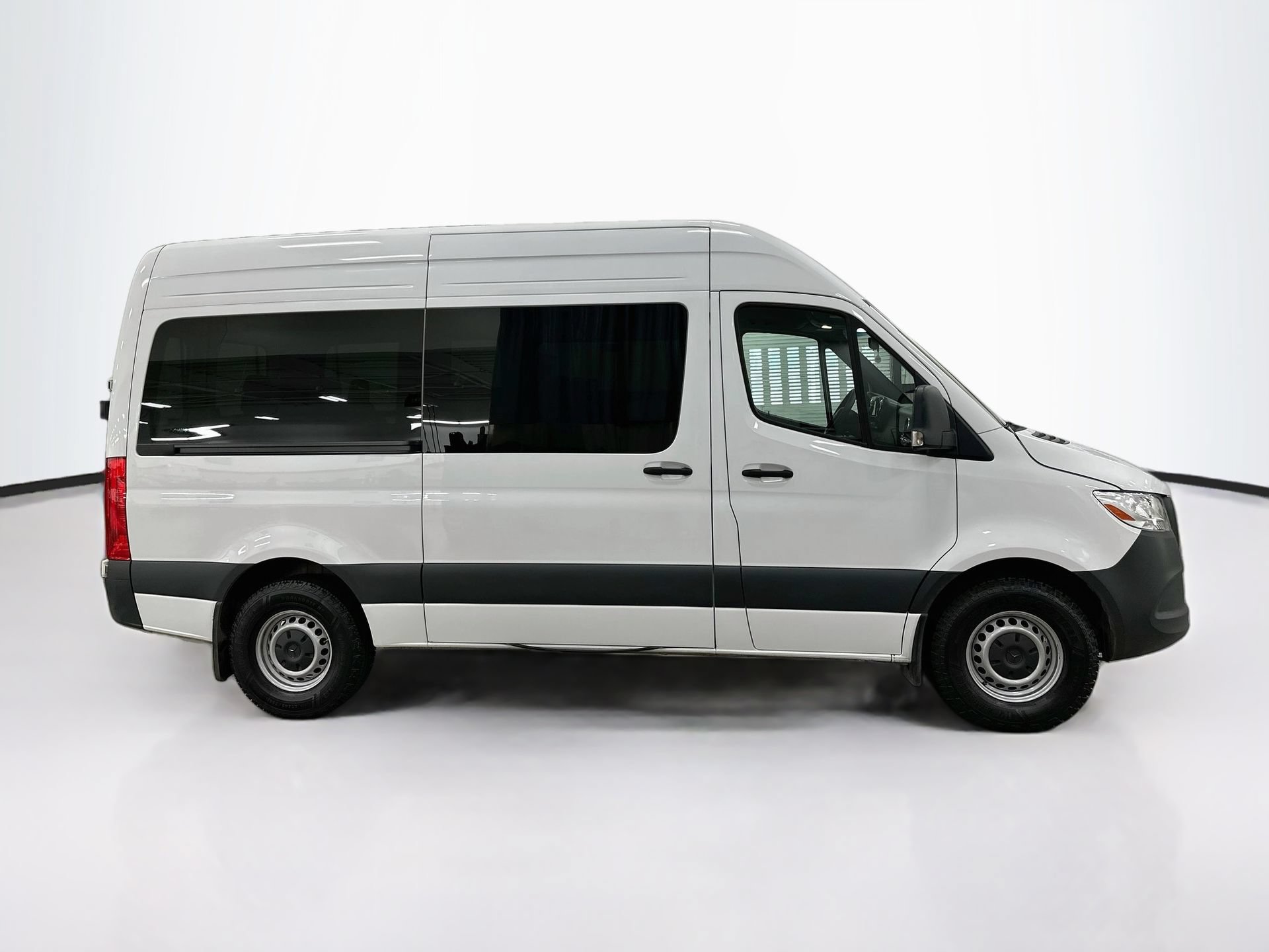 Used 2025 Mercedes-Benz Sprinter 2500 image 9