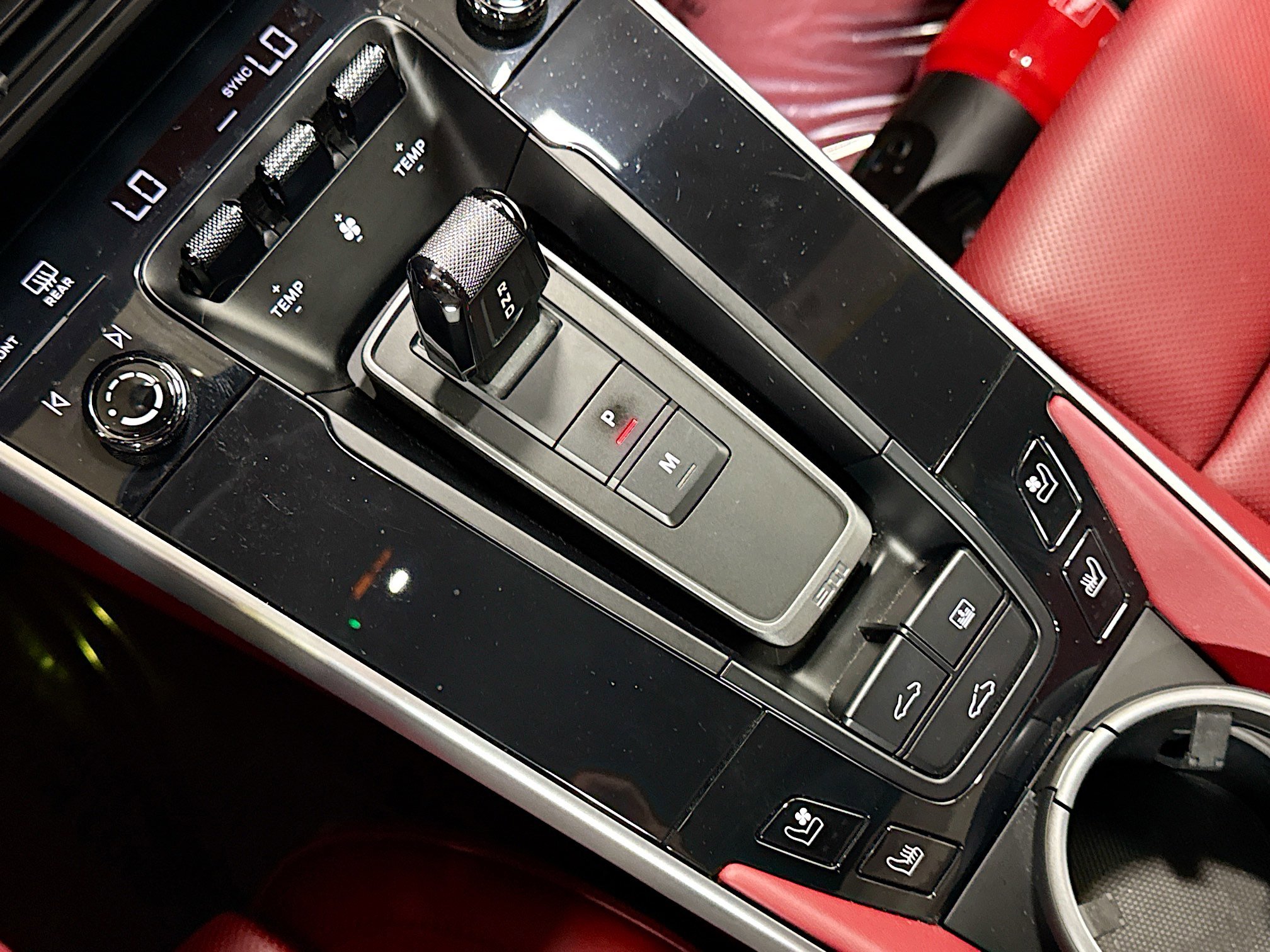 Certified 2022 Porsche 911 Turbo AWD/4WD image 26