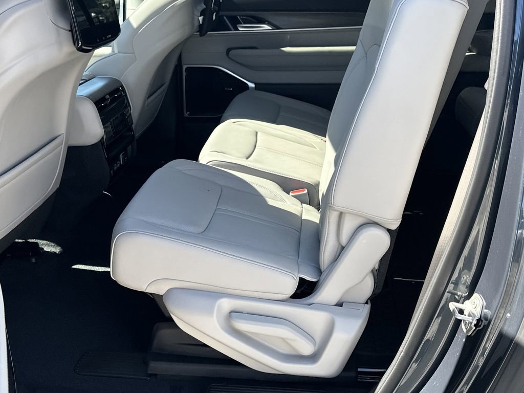 Used 2024 Jeep Wagoneer L Series III w/ Premium Group I image 22