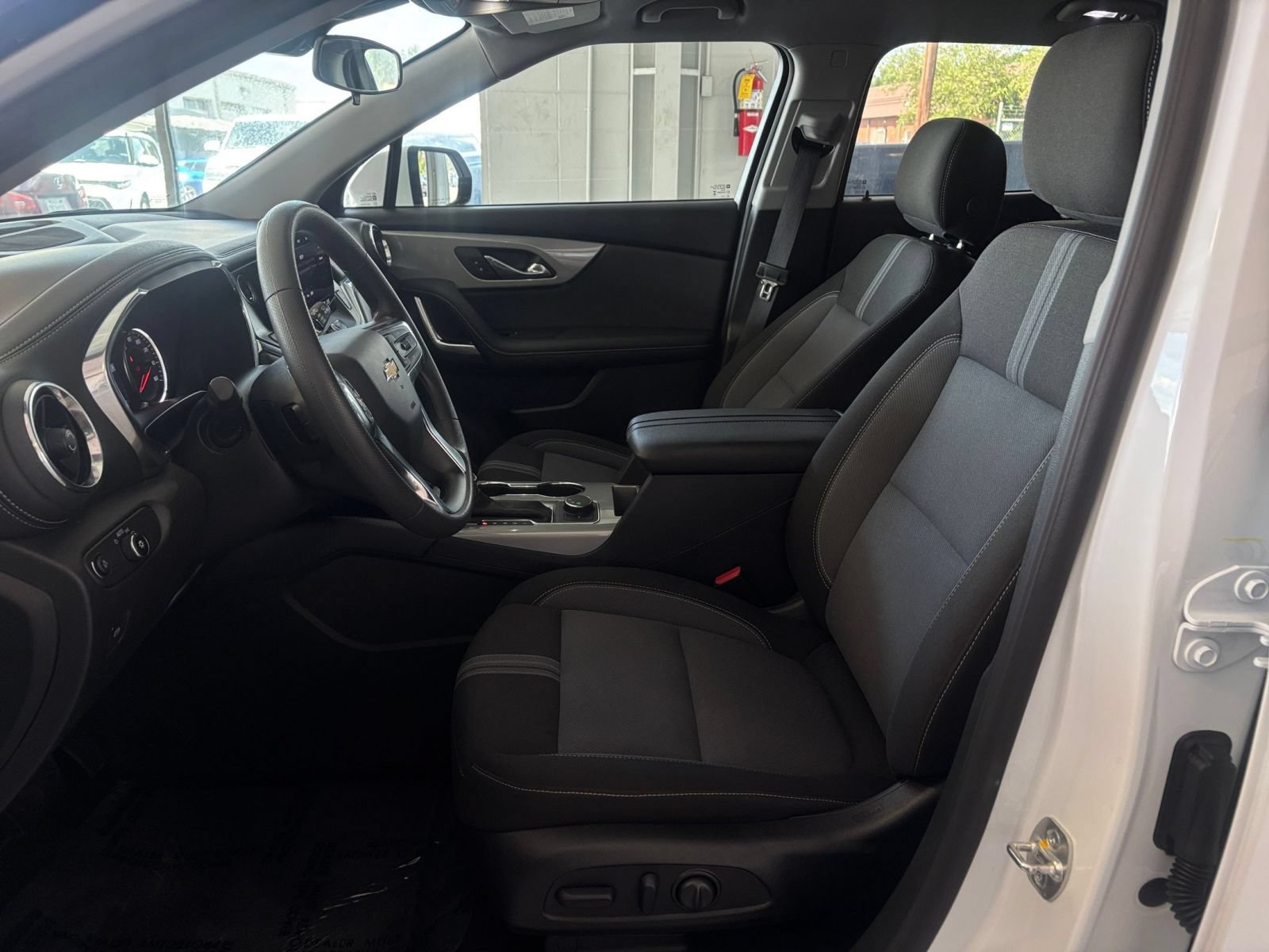 Used 2025 Chevrolet Blazer LT FWD image 27
