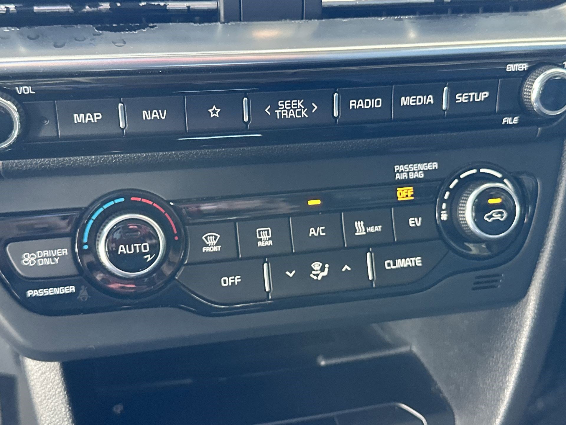 Used 2022 Kia Niro EX Premium w/ Cold Weather Package image 17