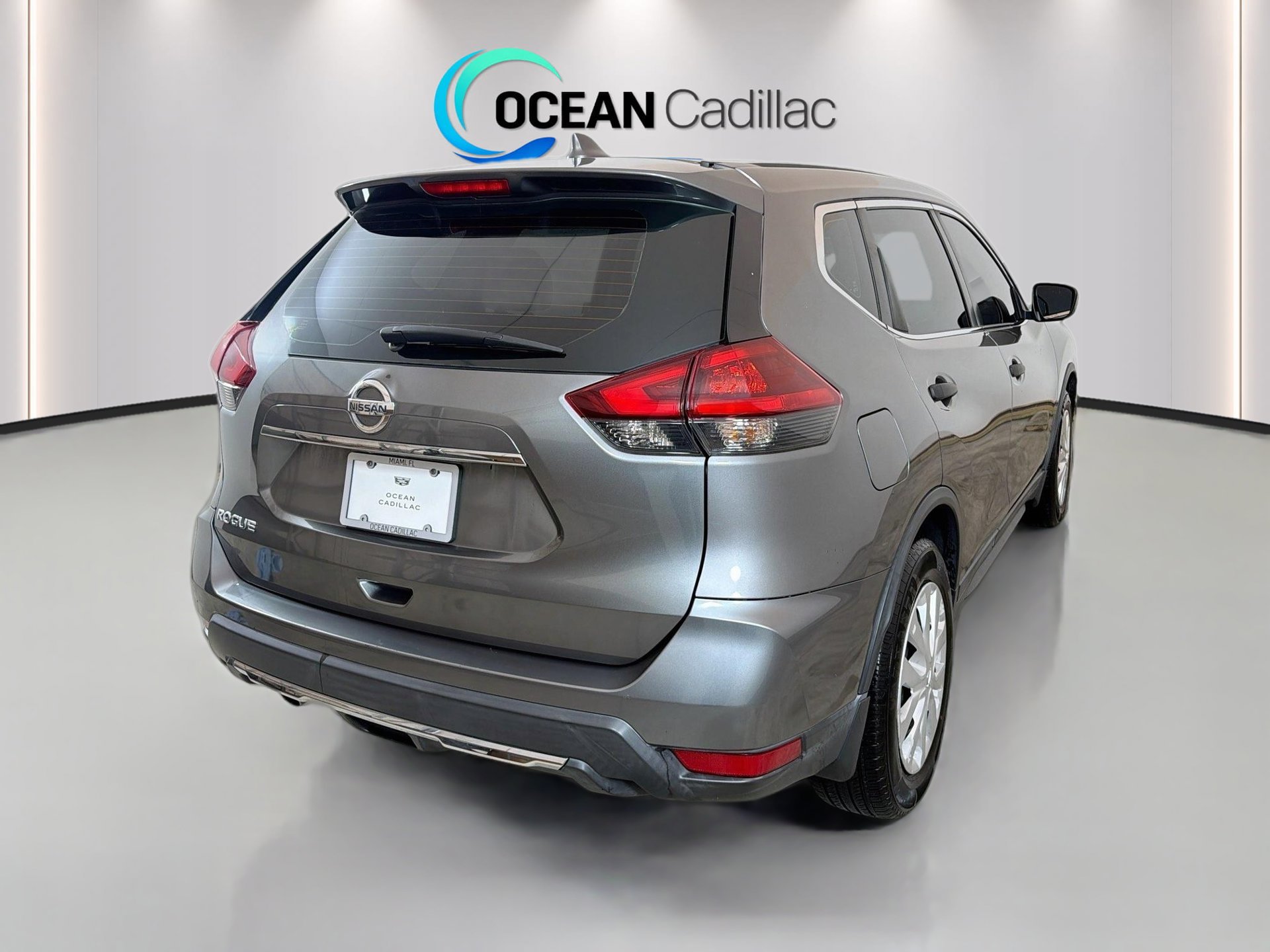 Used 2018 Nissan Rogue S FWD image 5
