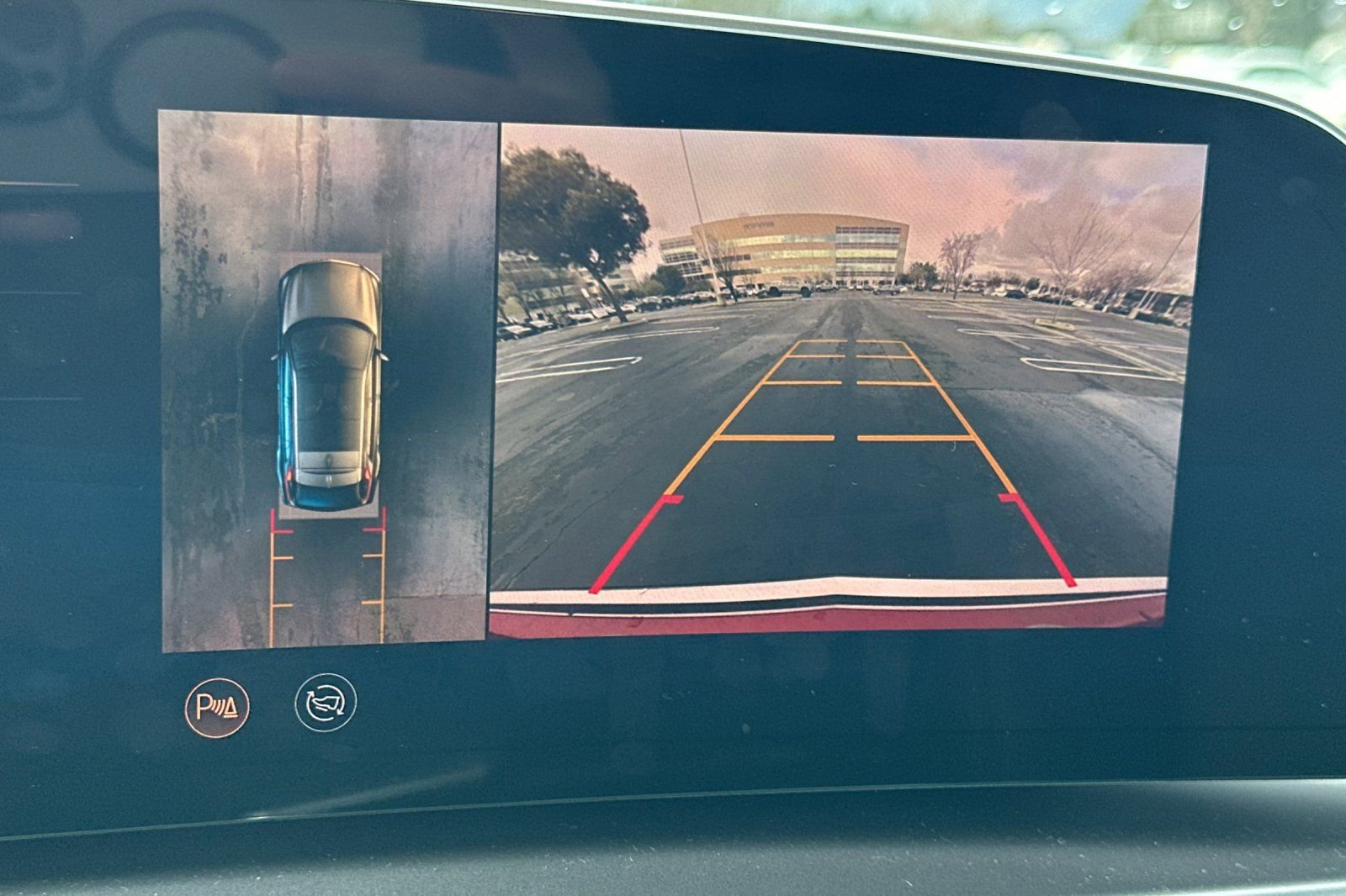 Certified 2024 Cadillac Lyriq Tech w/ Driver Assist Package image 27