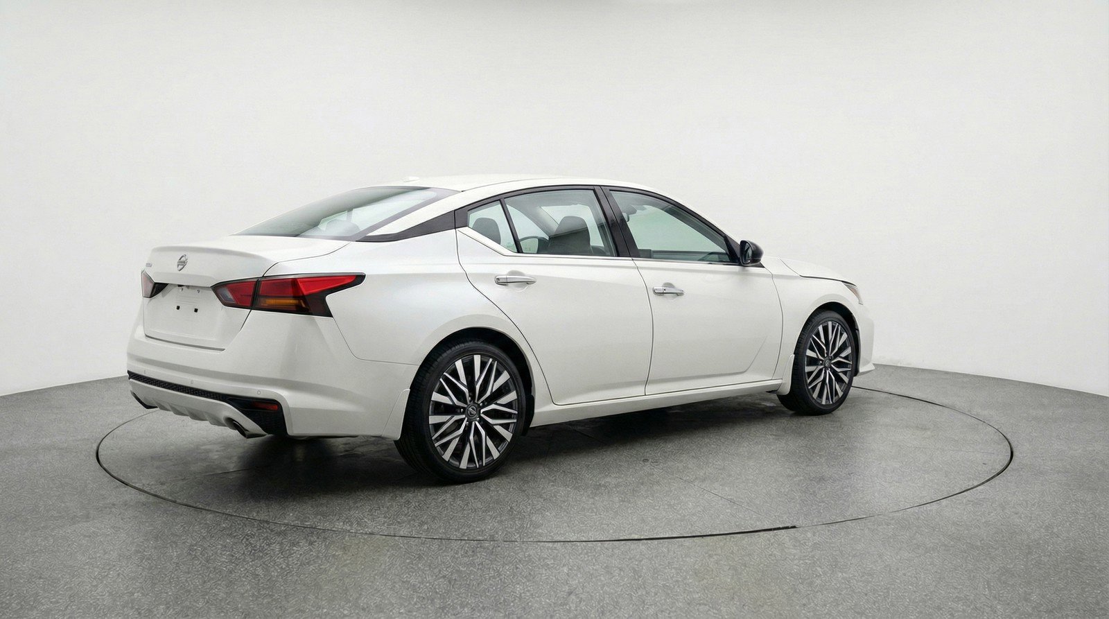 Used 2025 Nissan Altima 2.5 SV image 9