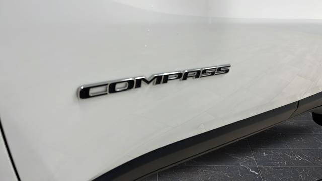 Used 2025 Jeep Compass Limited AWD/4WD image 37
