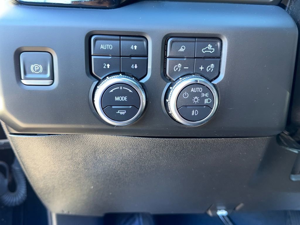 Used 2024 GMC Sierra 2500 AT4 w/ AT4 Preferred Package image 18