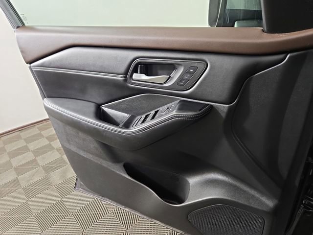 Used 2023 Nissan Rogue SL w/ SL Premium Package image 30