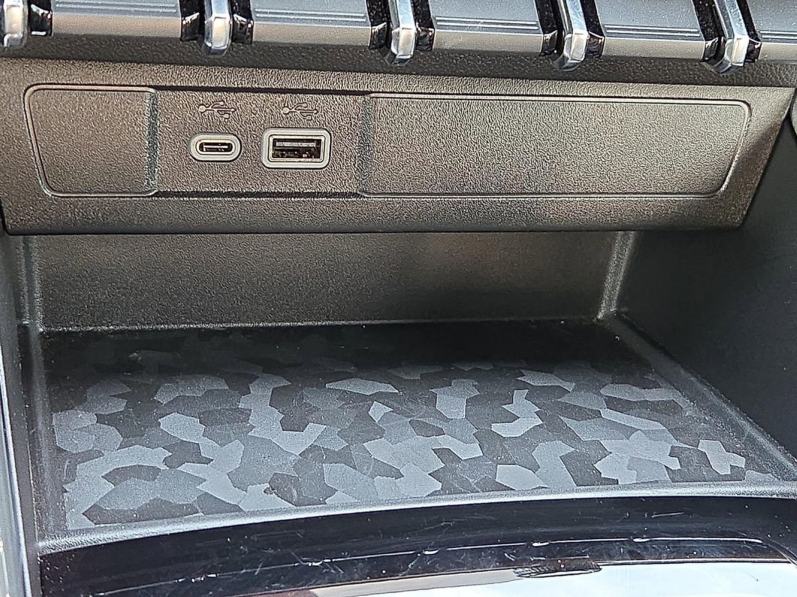 Used 2025 GMC Canyon AT4 w/ Nightfall Edition AWD/4WD image 17