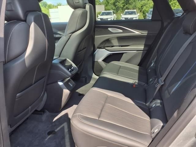 New 2025 Cadillac Lyriq Luxury image 19