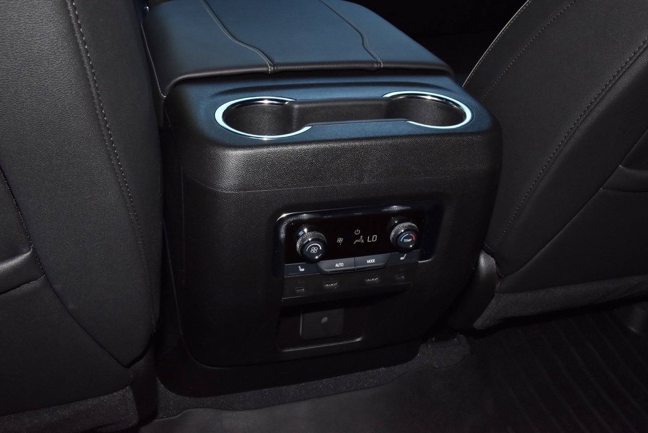 Used 2026 Chevrolet Suburban Premier RWD image 21