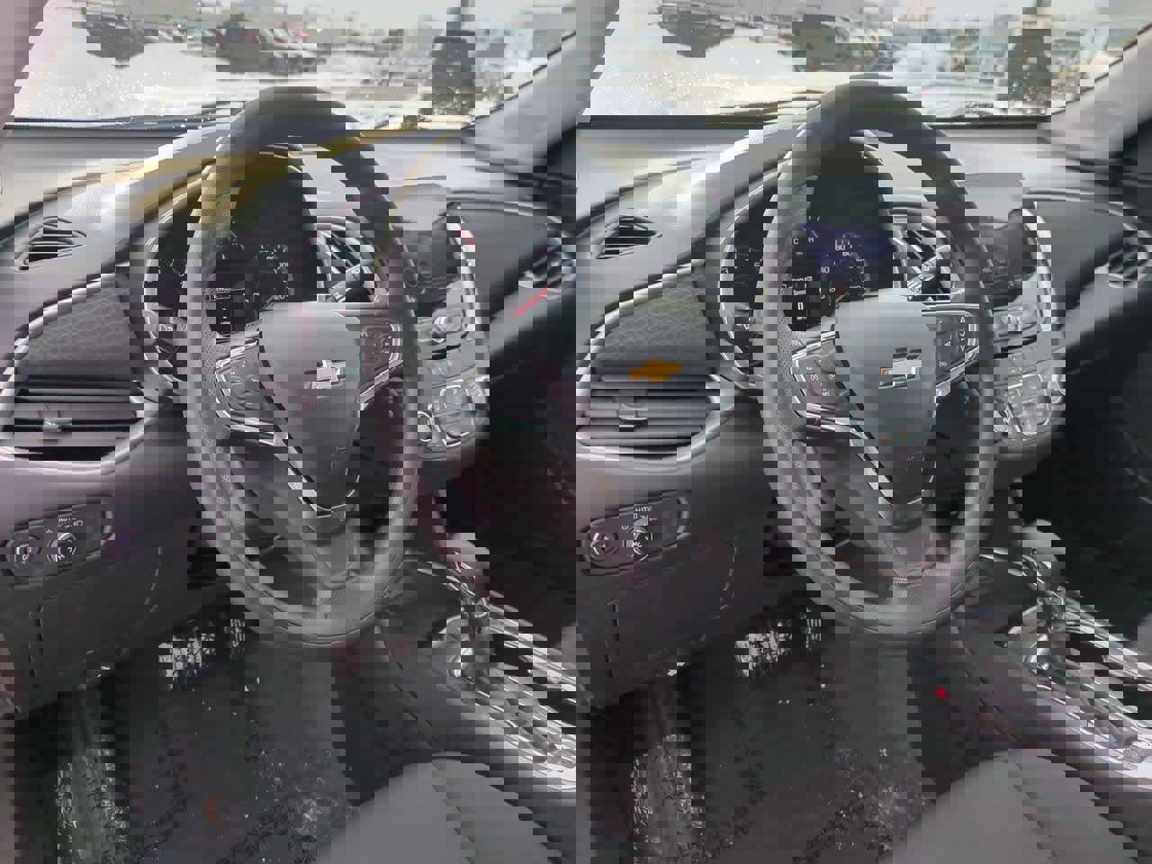 Used 2022 Chevrolet Malibu LT image 2