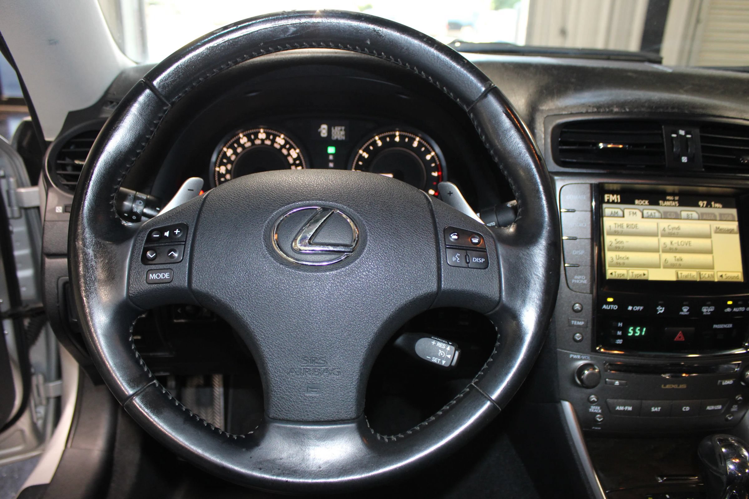Used 2010 Lexus IS 350C w/ Luxury Pkg RWD image 12