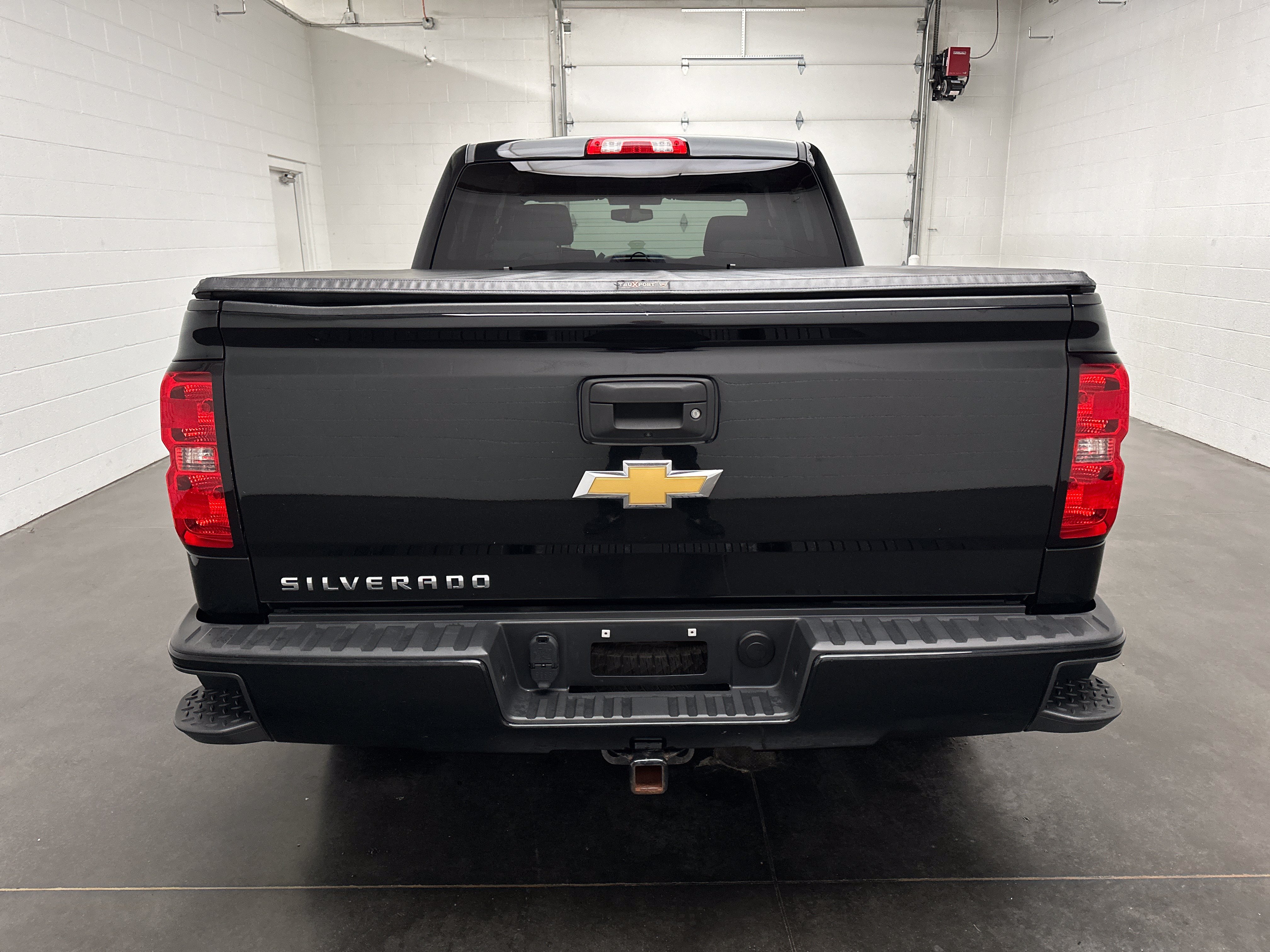 Used 2018 Chevrolet Silverado 1500 Custom w/ Custom Value Package AWD/4WD image 8
