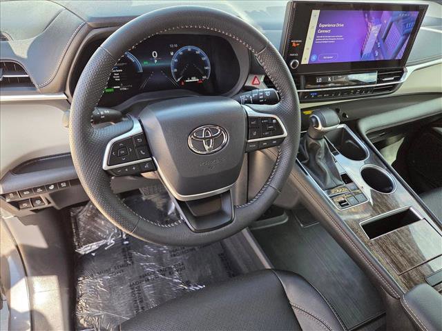 Used 2025 Toyota Sienna Platinum AWD/4WD image 10