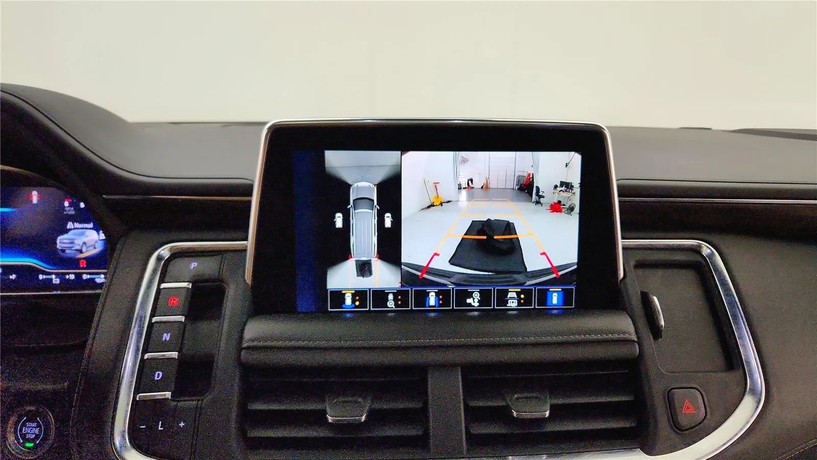 Used 2023 Chevrolet Tahoe Z71 w/ Luxury Package AWD/4WD image 29
