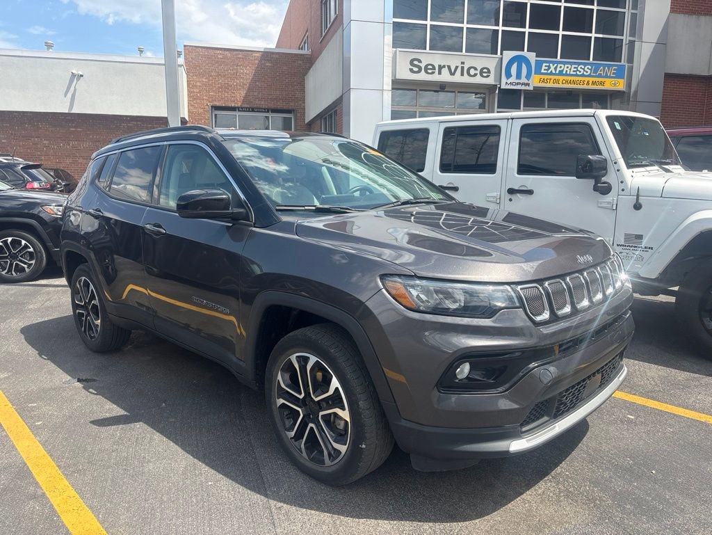 Used 2022 Jeep Compass Limited w/ Sun and Sound Group AWD/4WD image 3