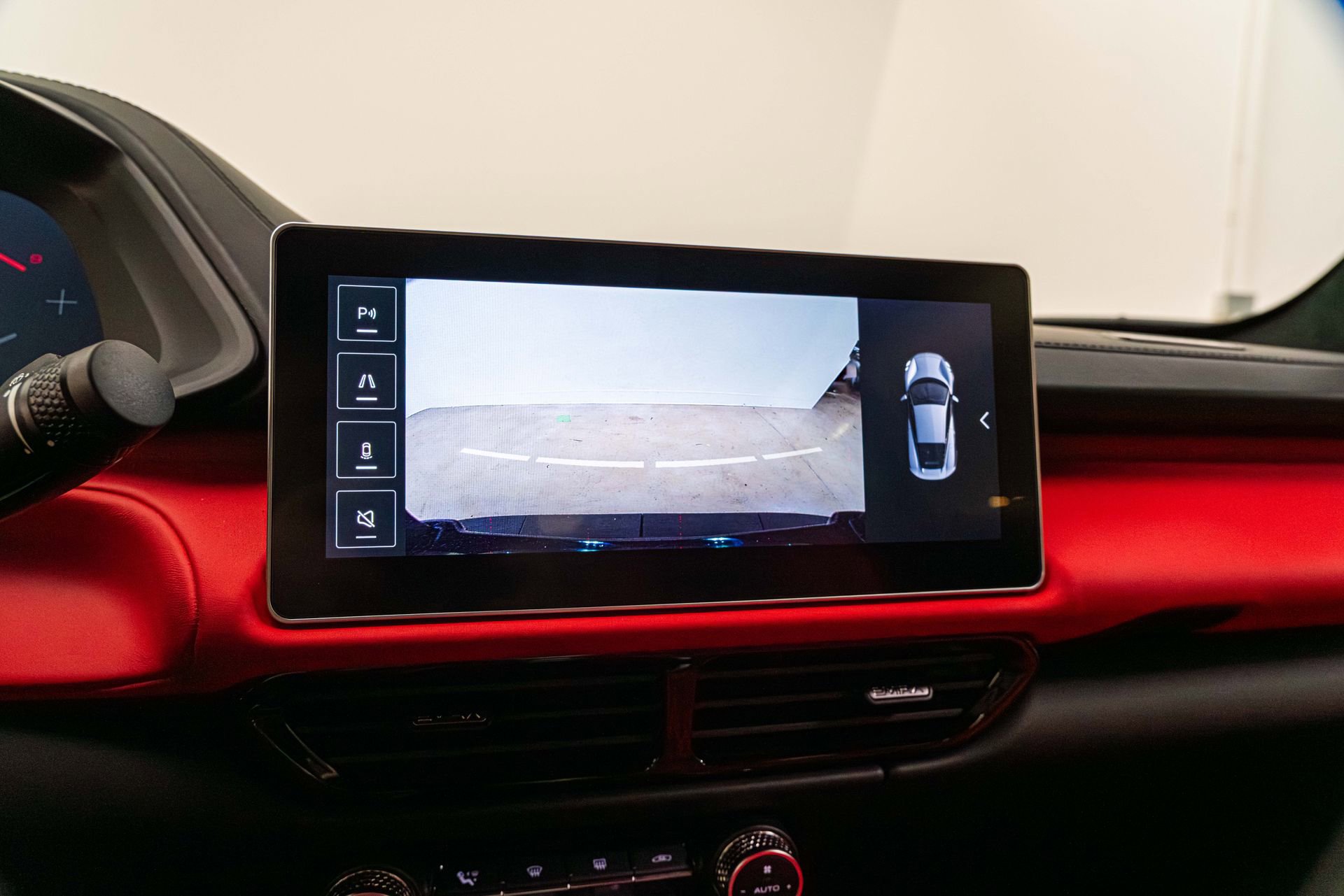 Used 2025 Lotus Emira RWD image 32