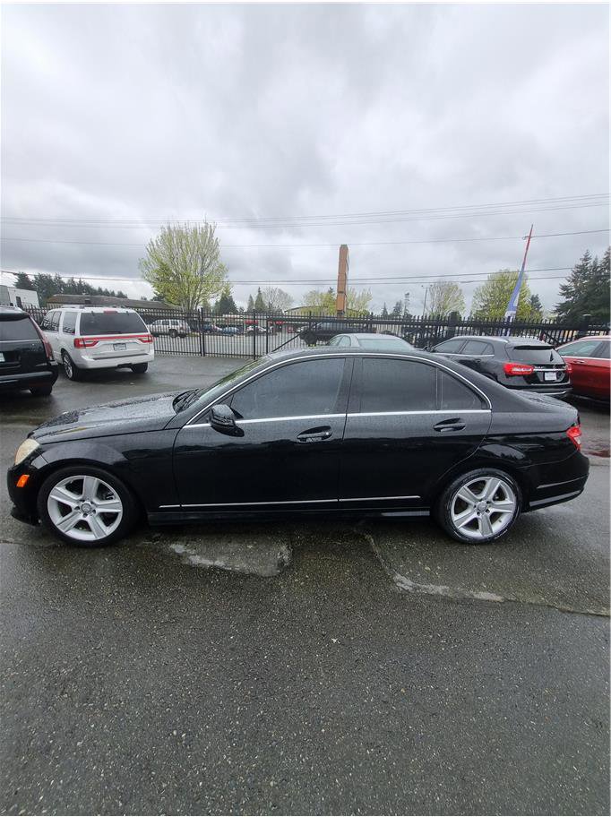 Used 2010 Mercedes-Benz C 300 4MATIC Sedan image 2