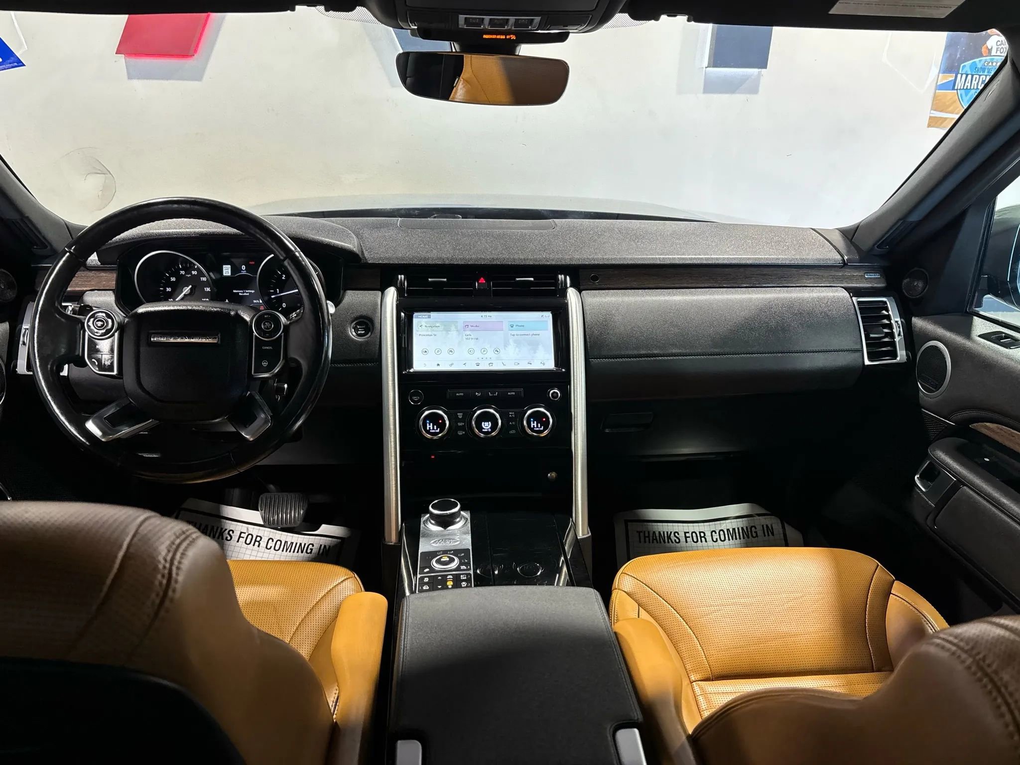 Used 2017 Land Rover Discovery HSE AWD/4WD image 10