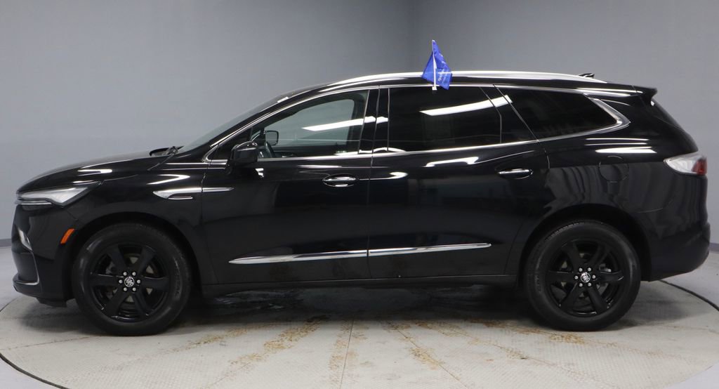 Used 2023 Buick Enclave Essence w/ Sport Touring Edition image 7