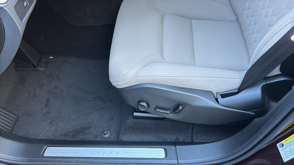 New 2027 Volvo XC60 B5 Plus AWD/4WD image 25