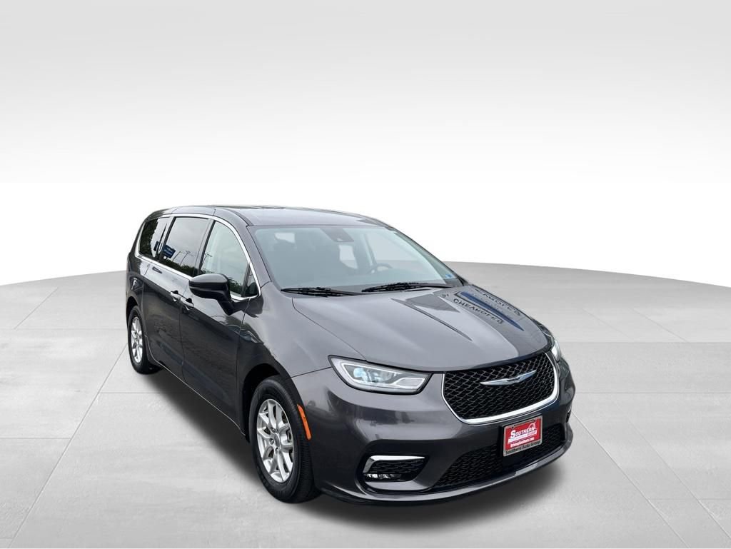 Used 2023 Chrysler Pacifica Touring-L FWD image 23