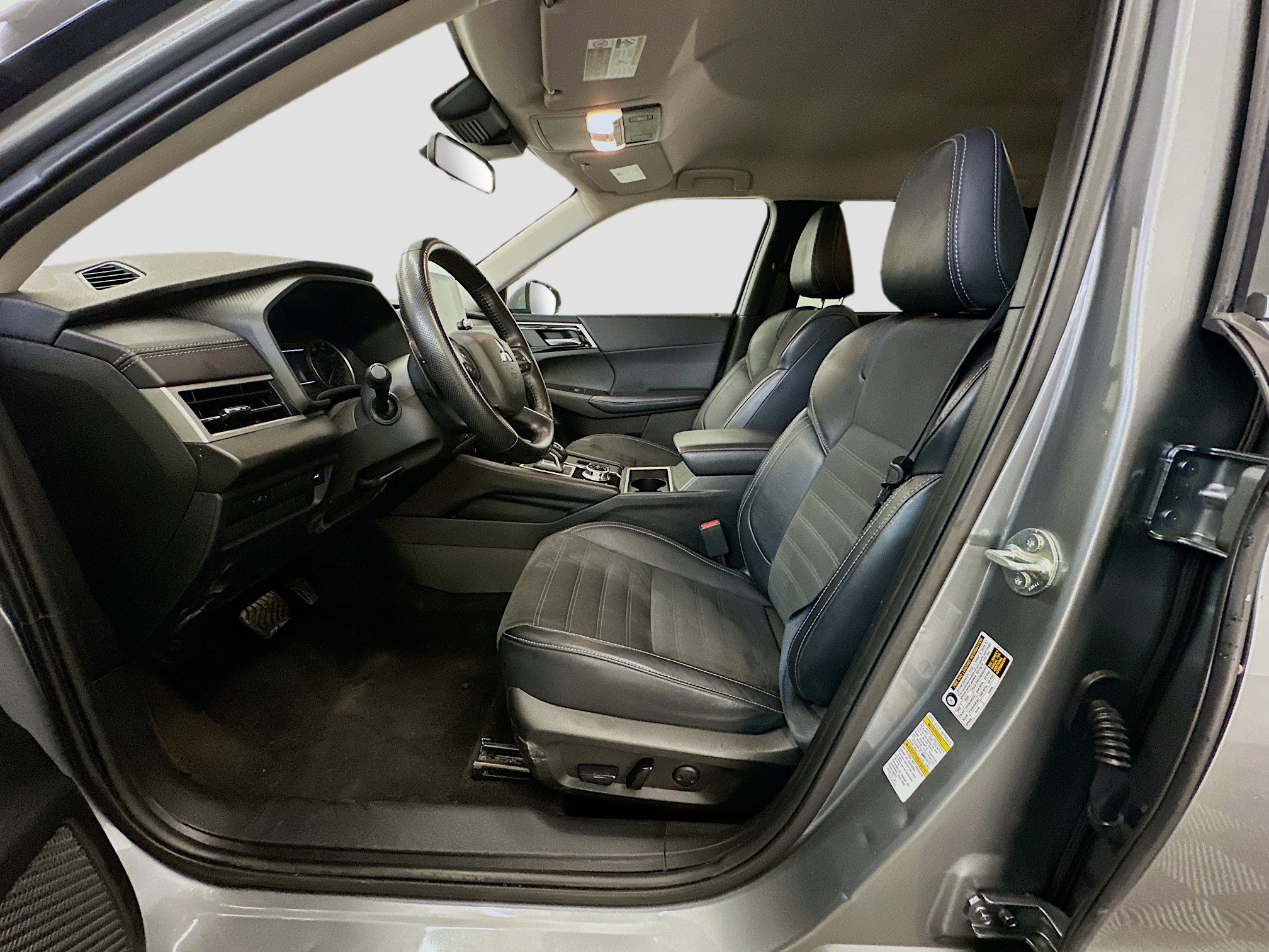 Used 2024 Mitsubishi Outlander SE image 13