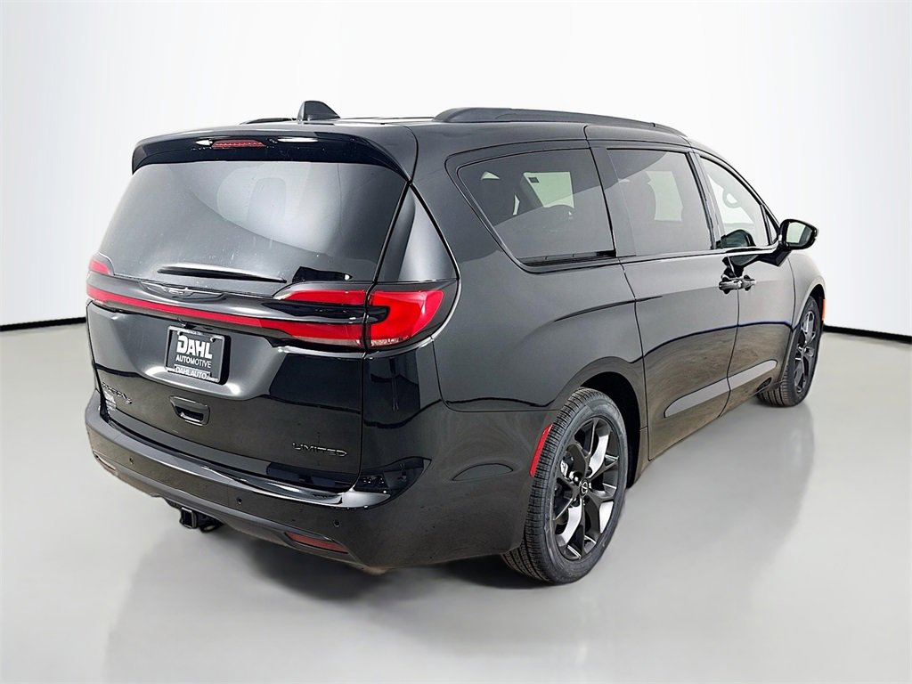 New 2026 Chrysler Pacifica Limited image 7