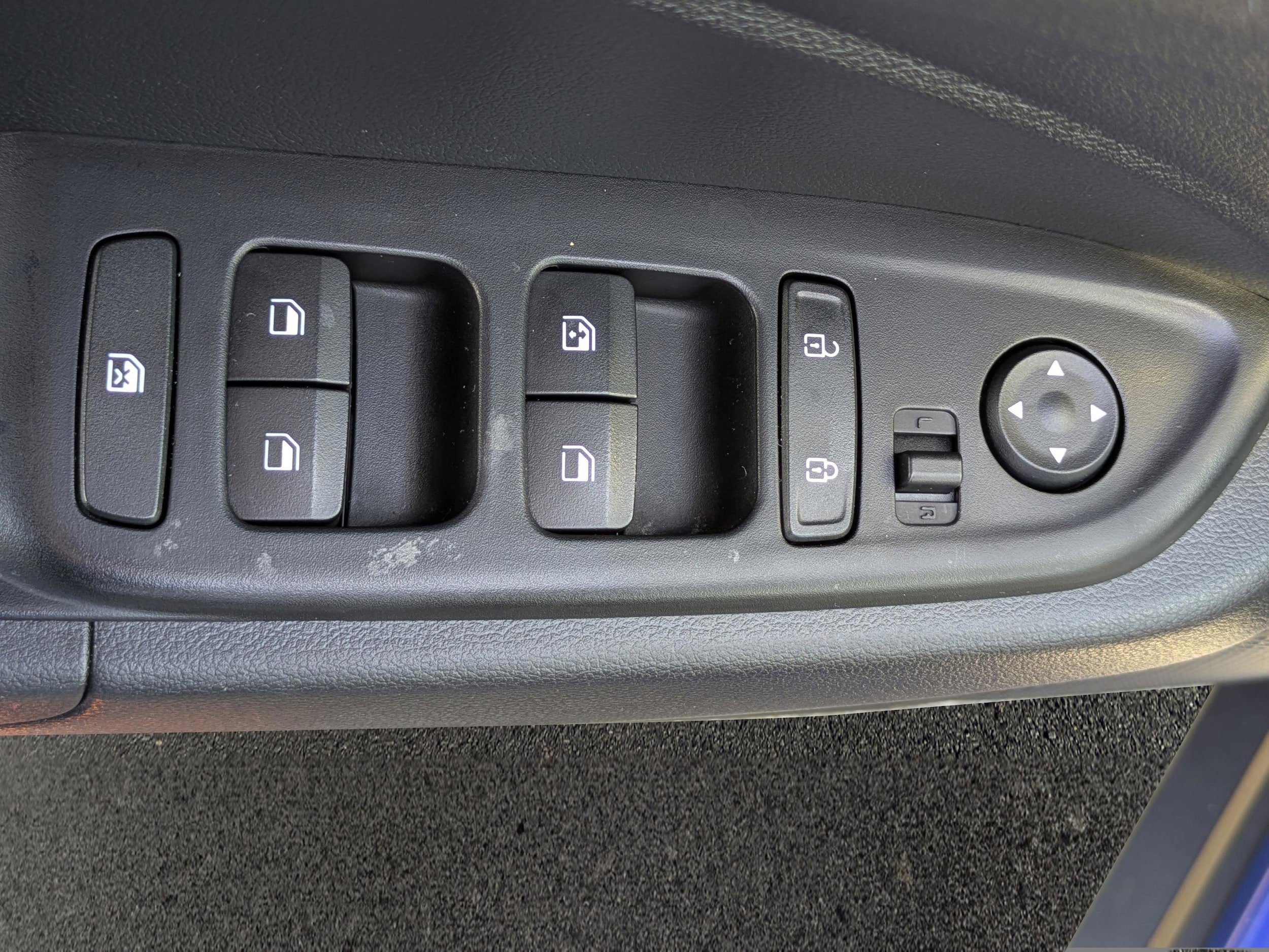Used 2025 Hyundai Venue SEL FWD image 16