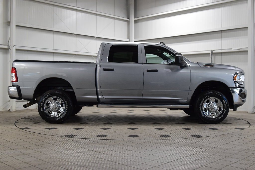 Used 2024 RAM 2500 Tradesman w/ Chrome Appearance Group AWD/4WD image 9
