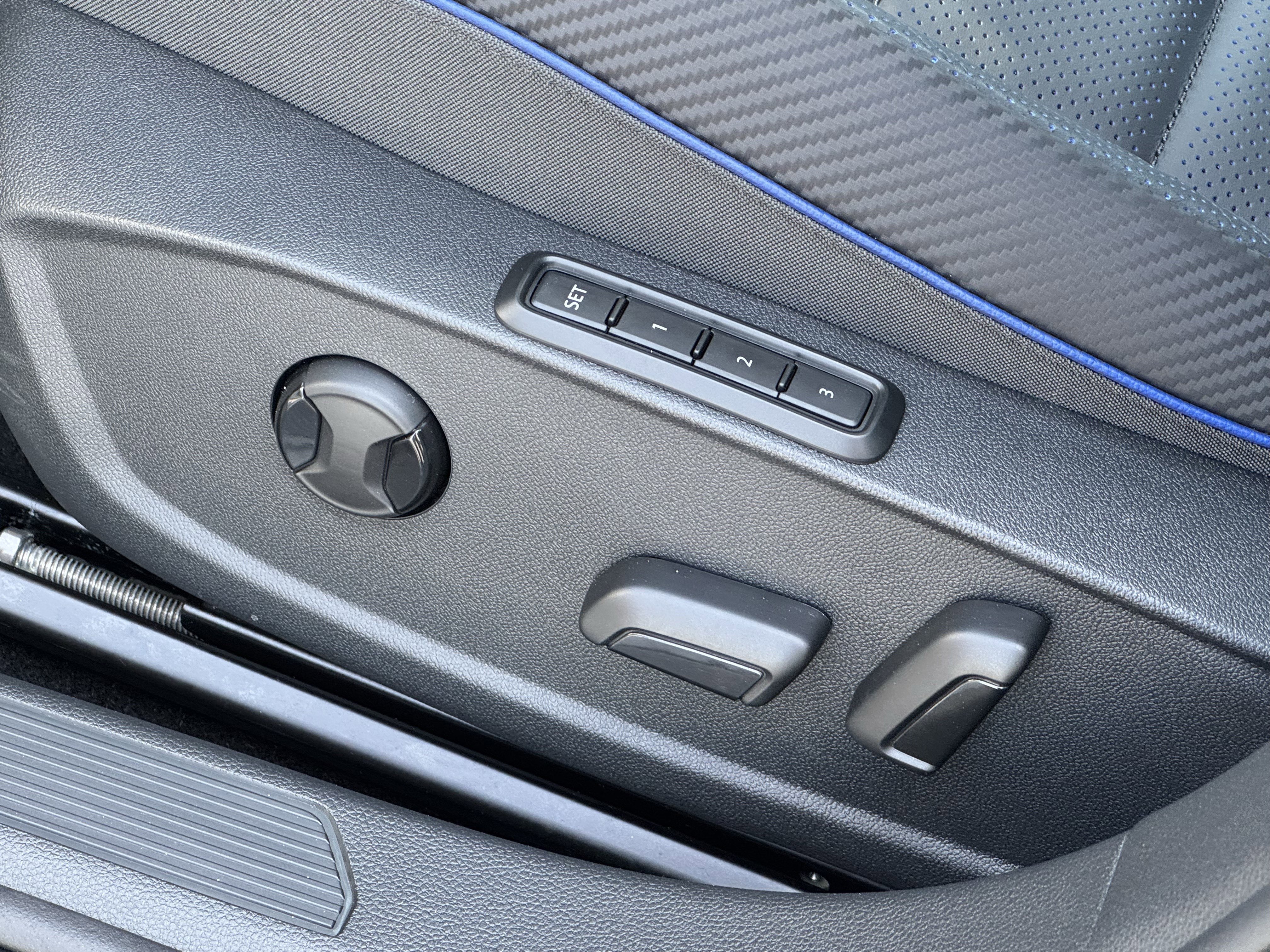 Certified 2025 Volkswagen Golf R Black Edition AWD/4WD image 18