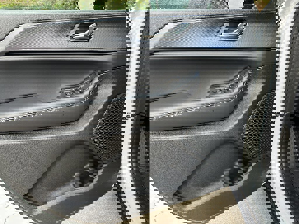 New 2025 Jeep Grand Cherokee Altitude RWD image 10