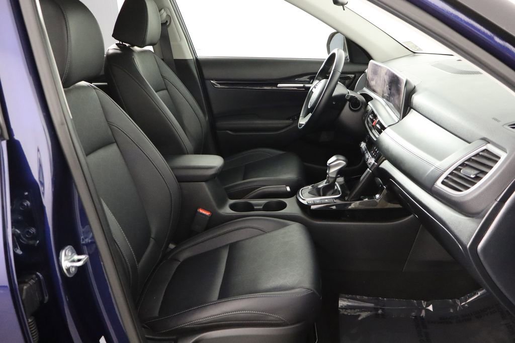 Used 2025 Kia Seltos EX FWD image 19