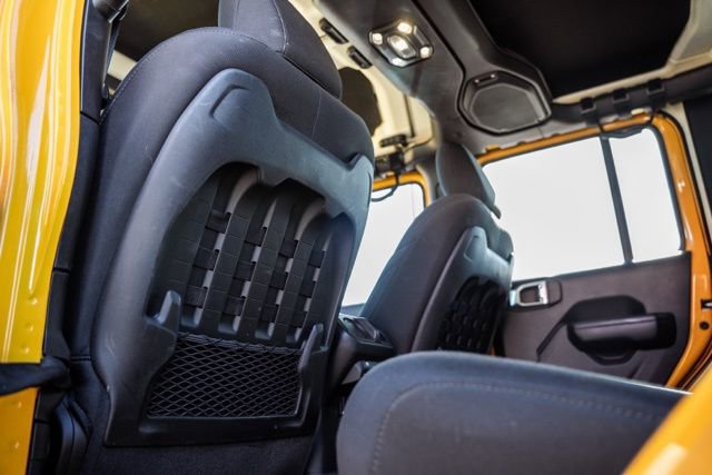 Used 2021 Jeep Wrangler Unlimited Rubicon AWD/4WD image 36