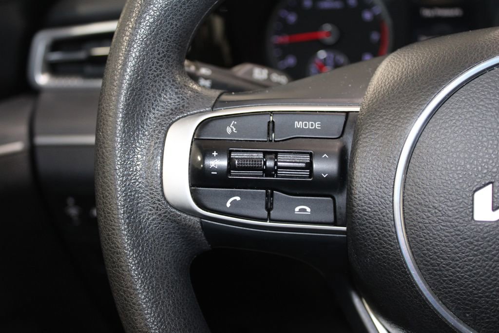 Used 2023 Kia K5 LXS image 32