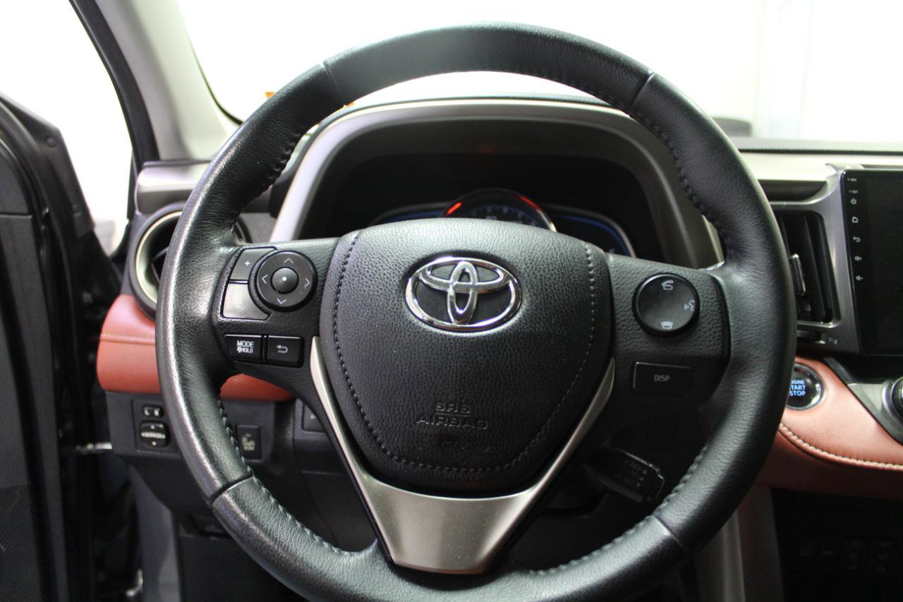 Used 2015 Toyota RAV4 Limited w/ Technology Package image 8