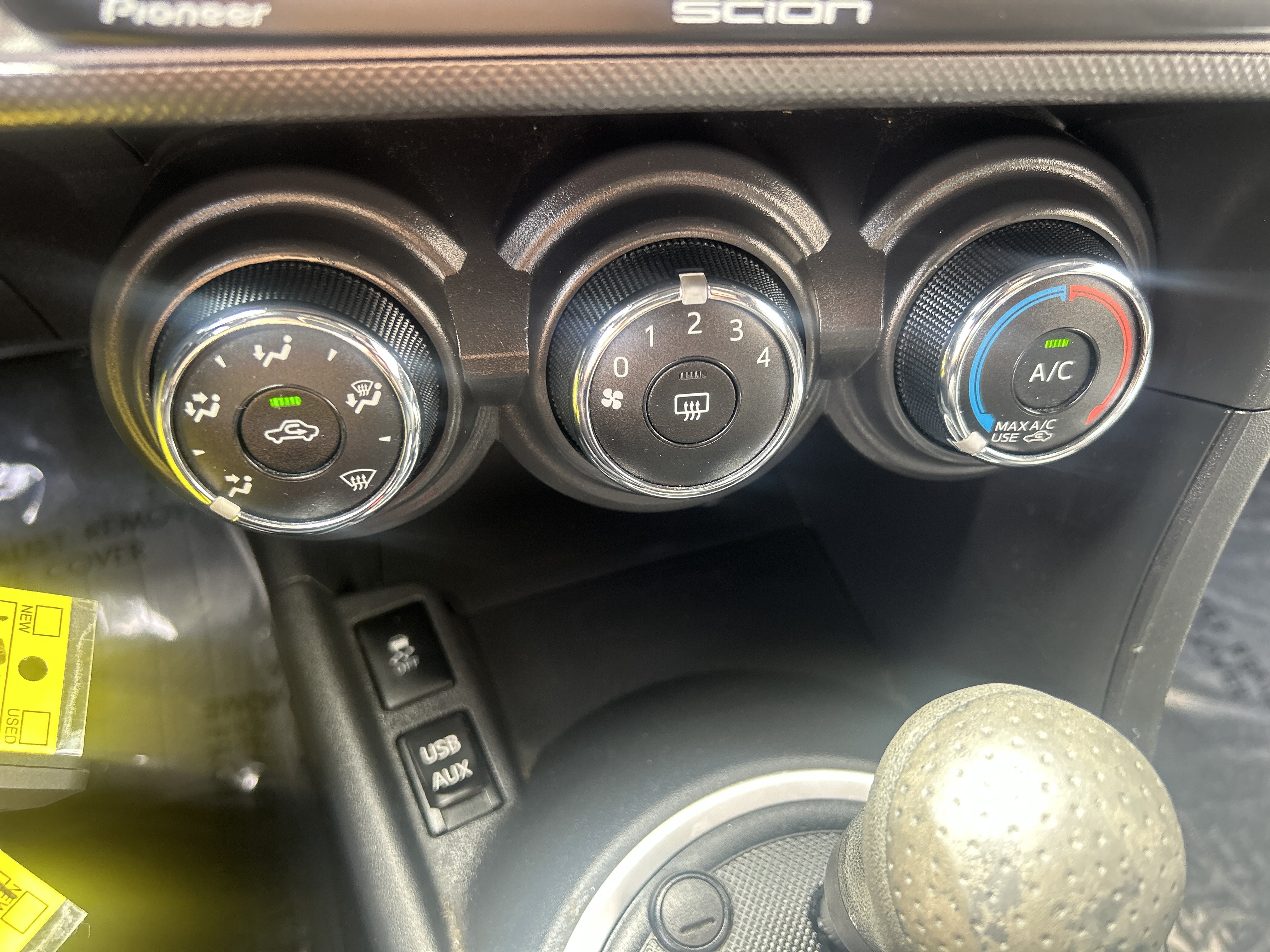 Used 2014 Scion tC FWD image 17