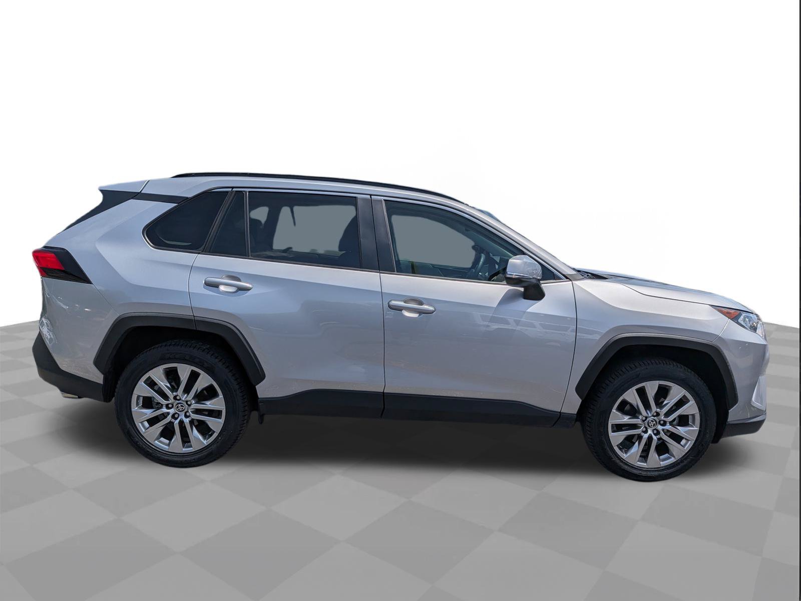 Used 2021 Toyota RAV4 XLE Premium FWD image 3