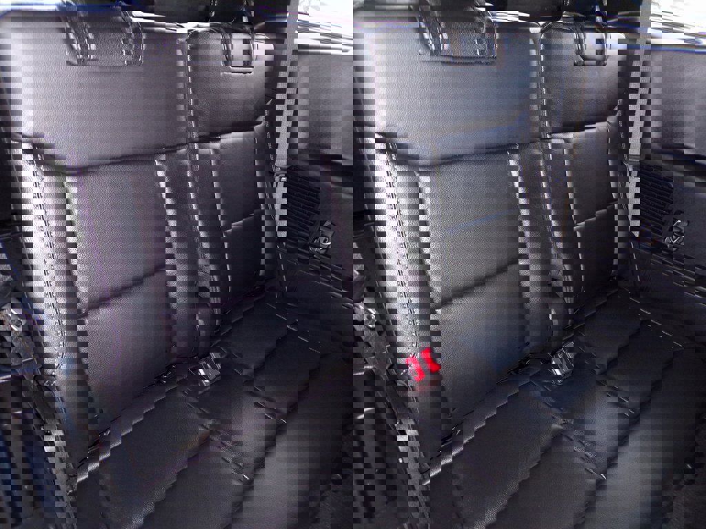 Used 2020 Ford Explorer XLT w/ Equipment Group 202A image 9