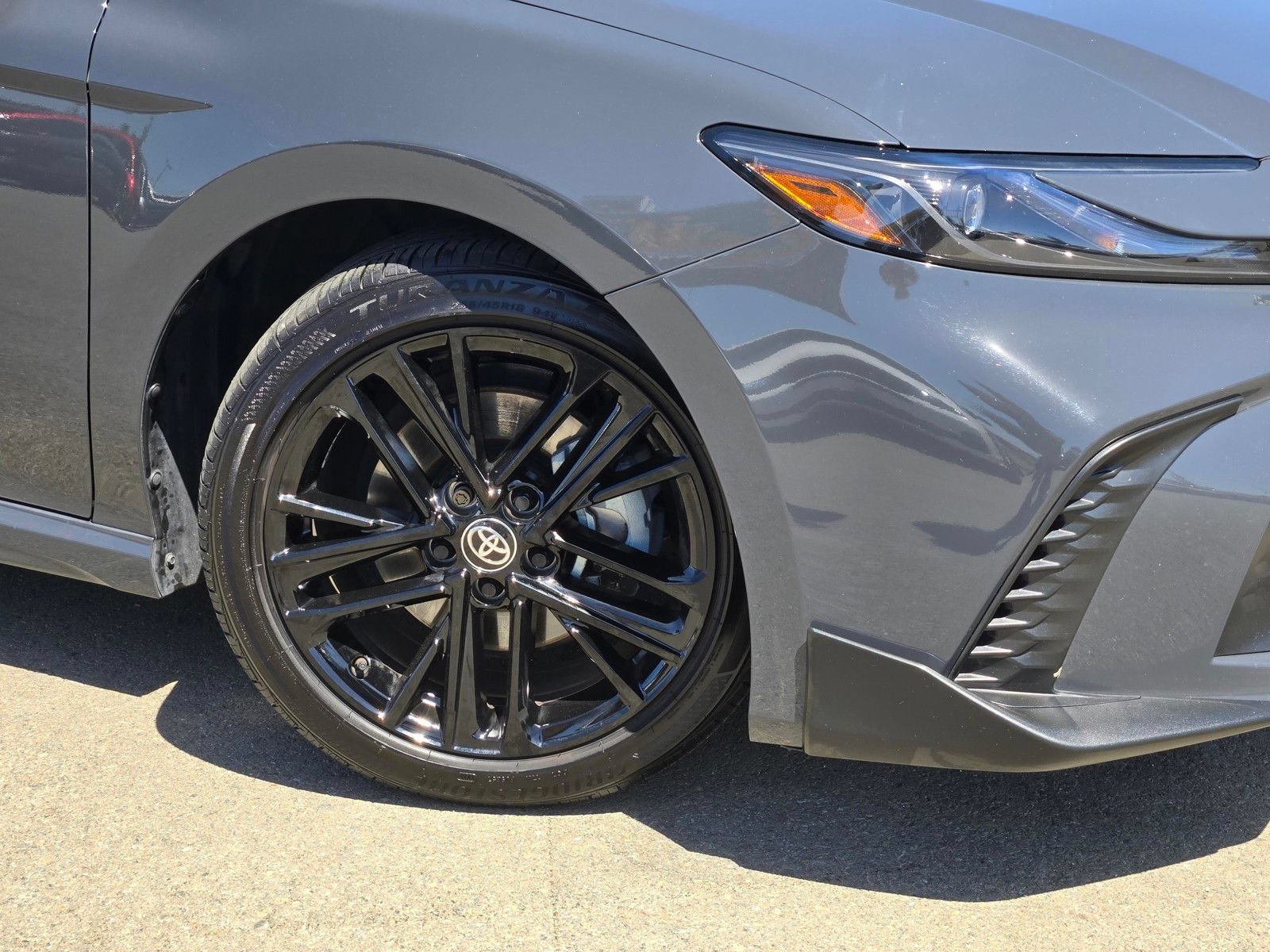 Used 2025 Toyota Camry SE w/ Convenience Package FWD image 9