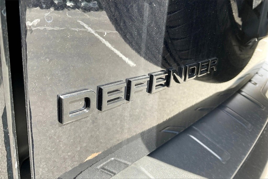 New 2025 Land Rover Defender 110 image 9