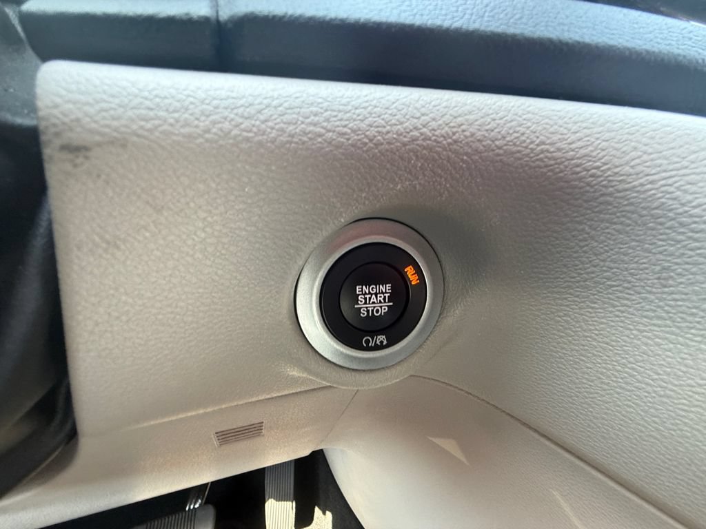 Used 2024 Chrysler Pacifica Touring-L FWD image 33