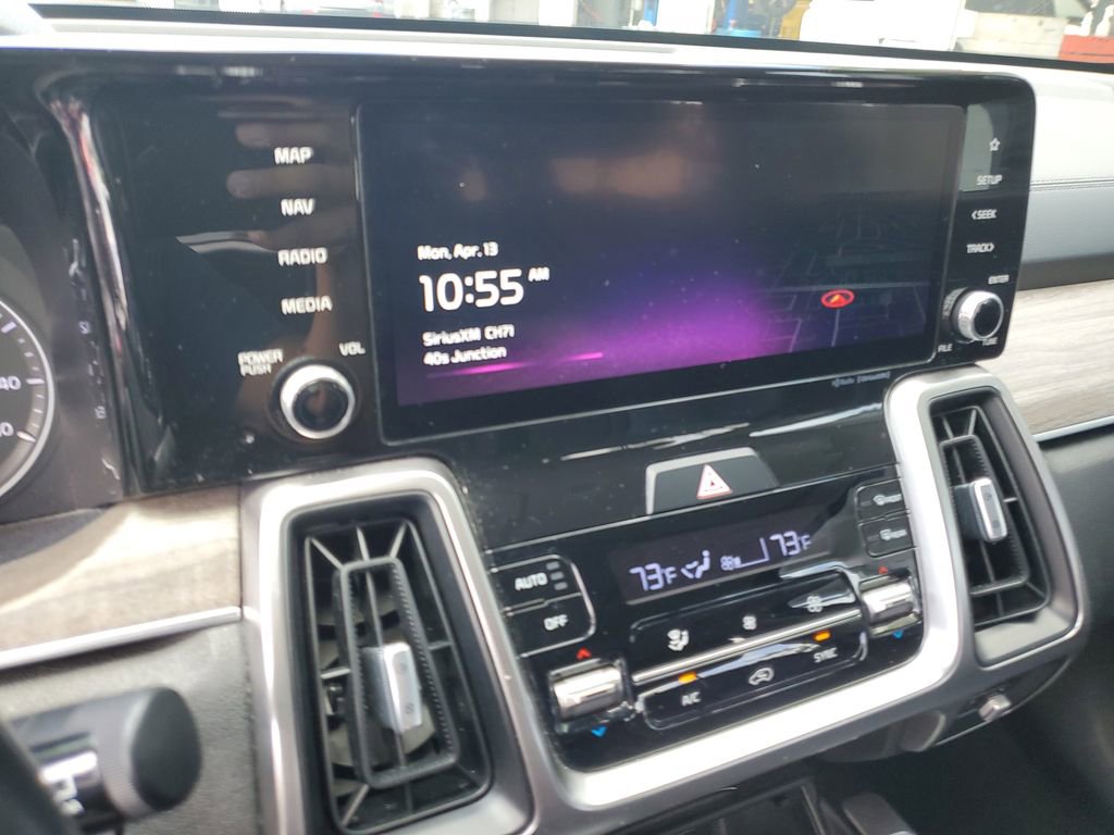 Certified 2022 Kia Sorento EX w/ Panoramic Sunroof Package image 25