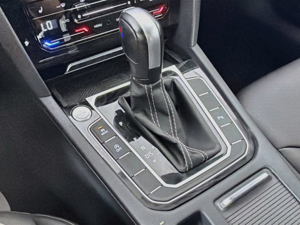 Used 2023 Volkswagen Arteon SE FWD image 17