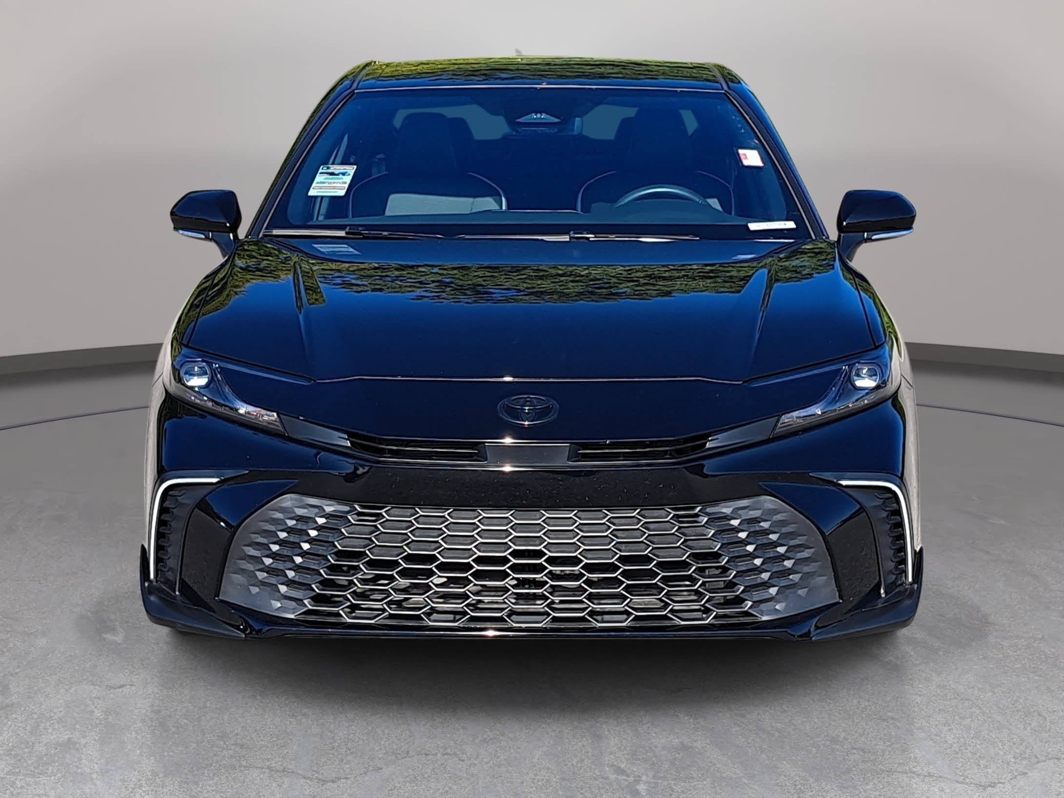 Used 2025 Toyota Camry SE w/ Convenience Package FWD image 2