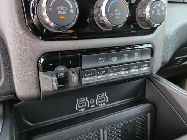 New 2026 RAM 3500 Big Horn AWD/4WD image 39