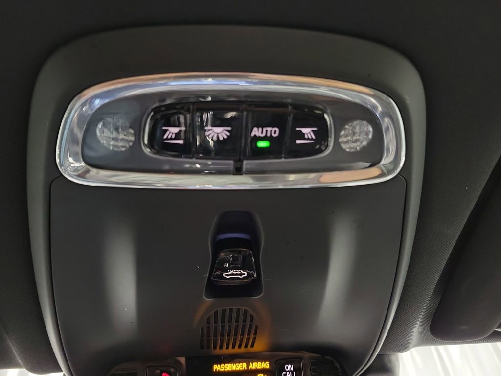 Used 2019 Volvo XC60 T5 R-Design image 22