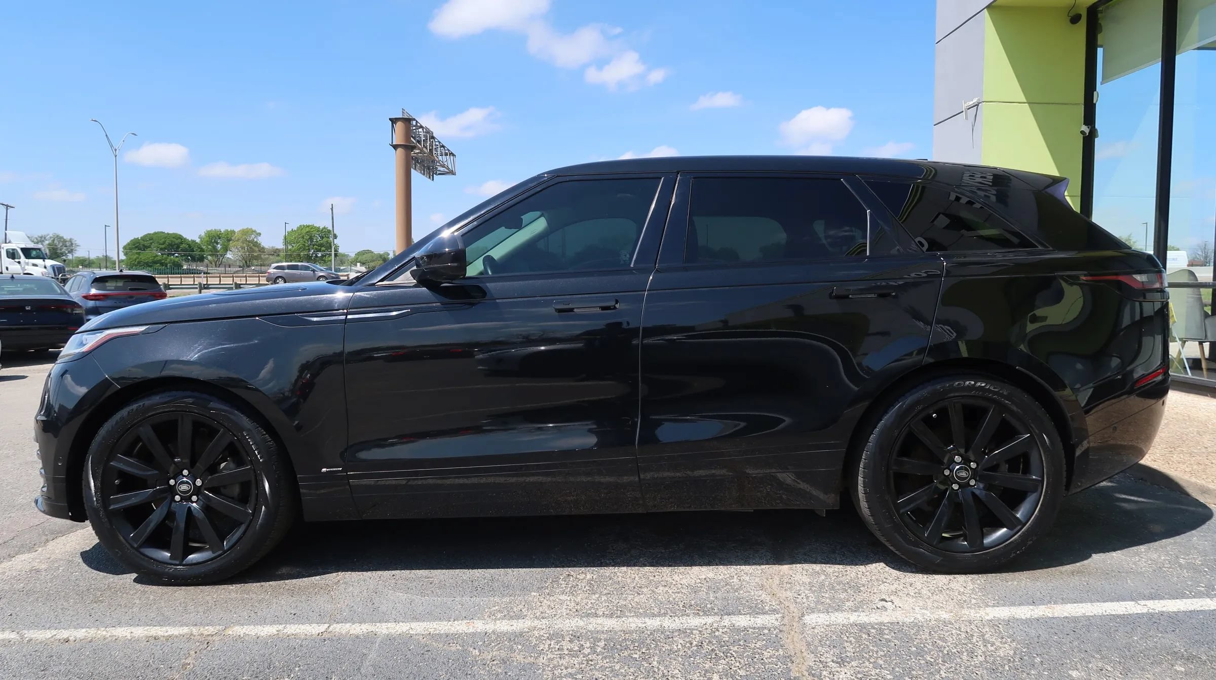 Used 2019 Land Rover Range Rover Velar R-Dynamic SE AWD/4WD image 7
