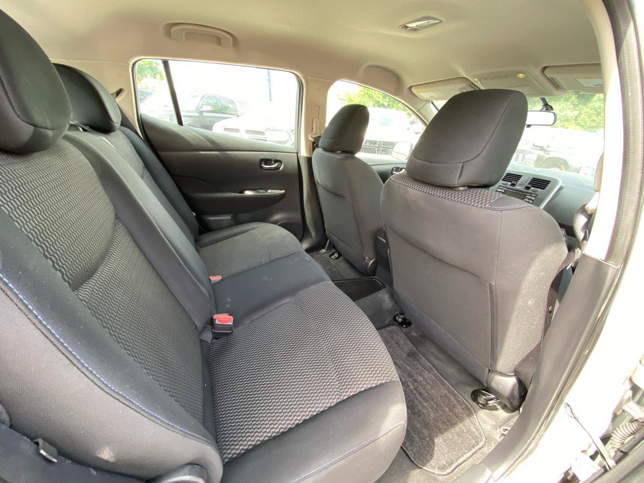 Used 2015 Nissan Leaf S w/ Charge Package FWD image 9