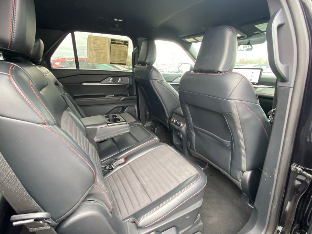 Used 2025 Ford Explorer ST-Line w/ ST-Line Street Pack image 28